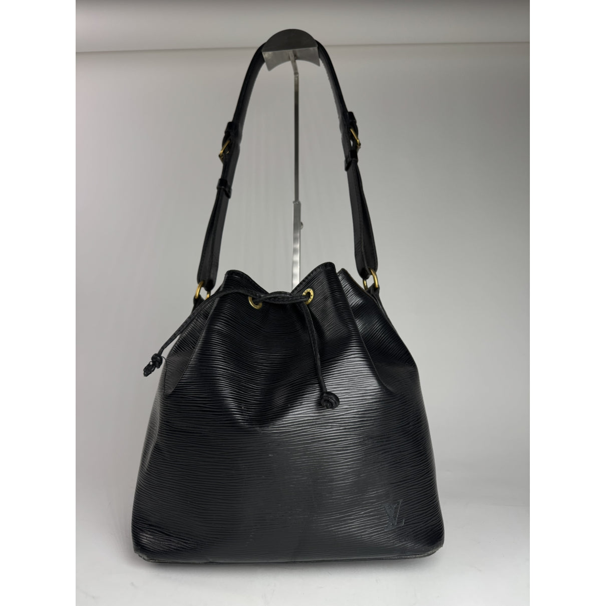 Louis Vuitton NéoNoé Black Leather Handbag image 5