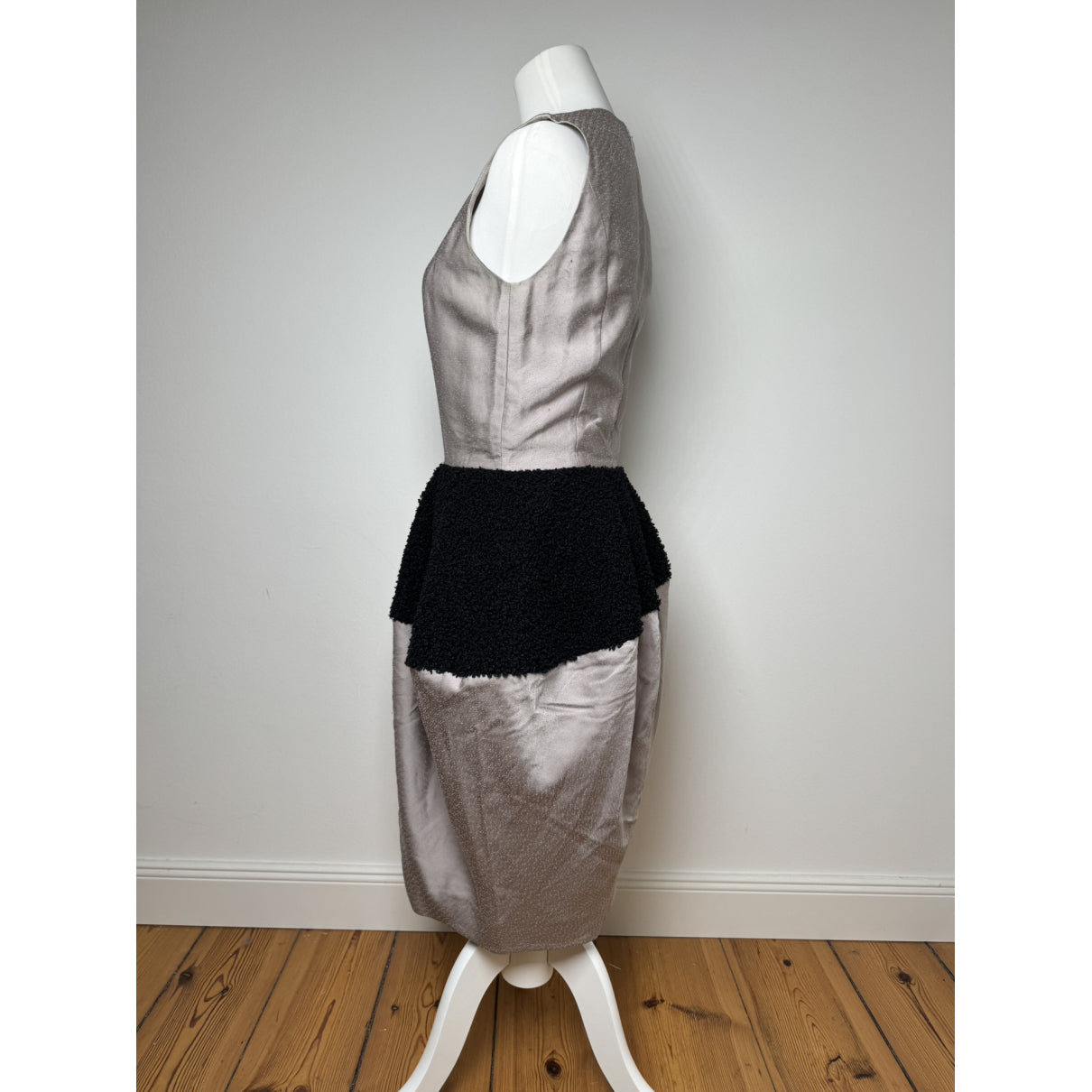 Yves Saint Laurent Dresse image 3