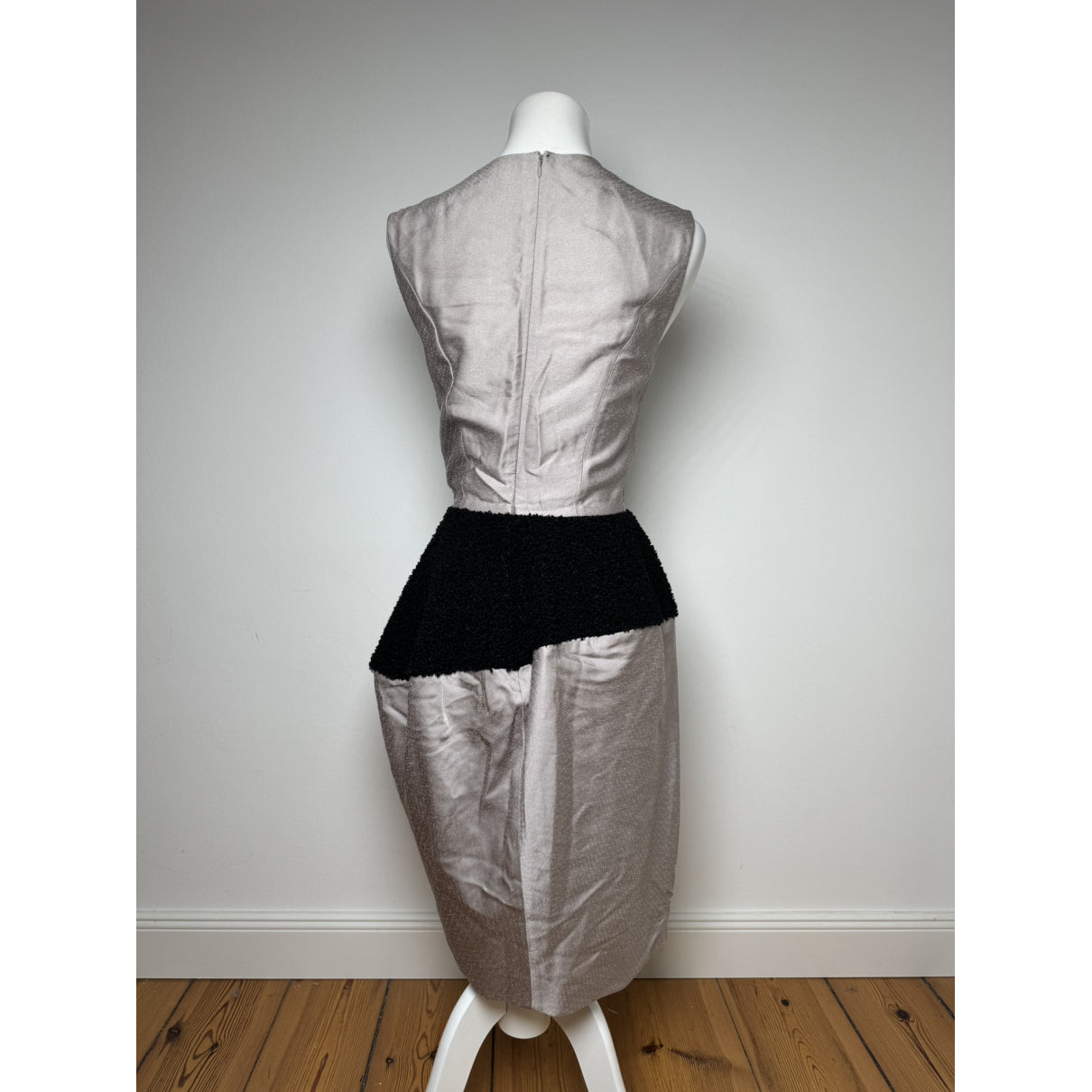 Yves Saint Laurent Dresse image 4