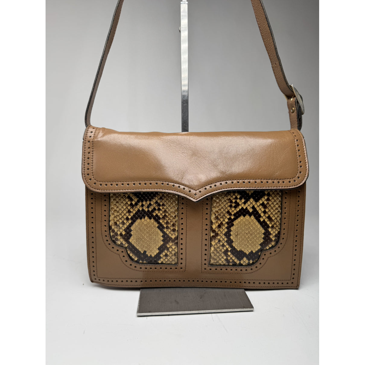 Saint Laurent Satchel Y studs Handbag image 4