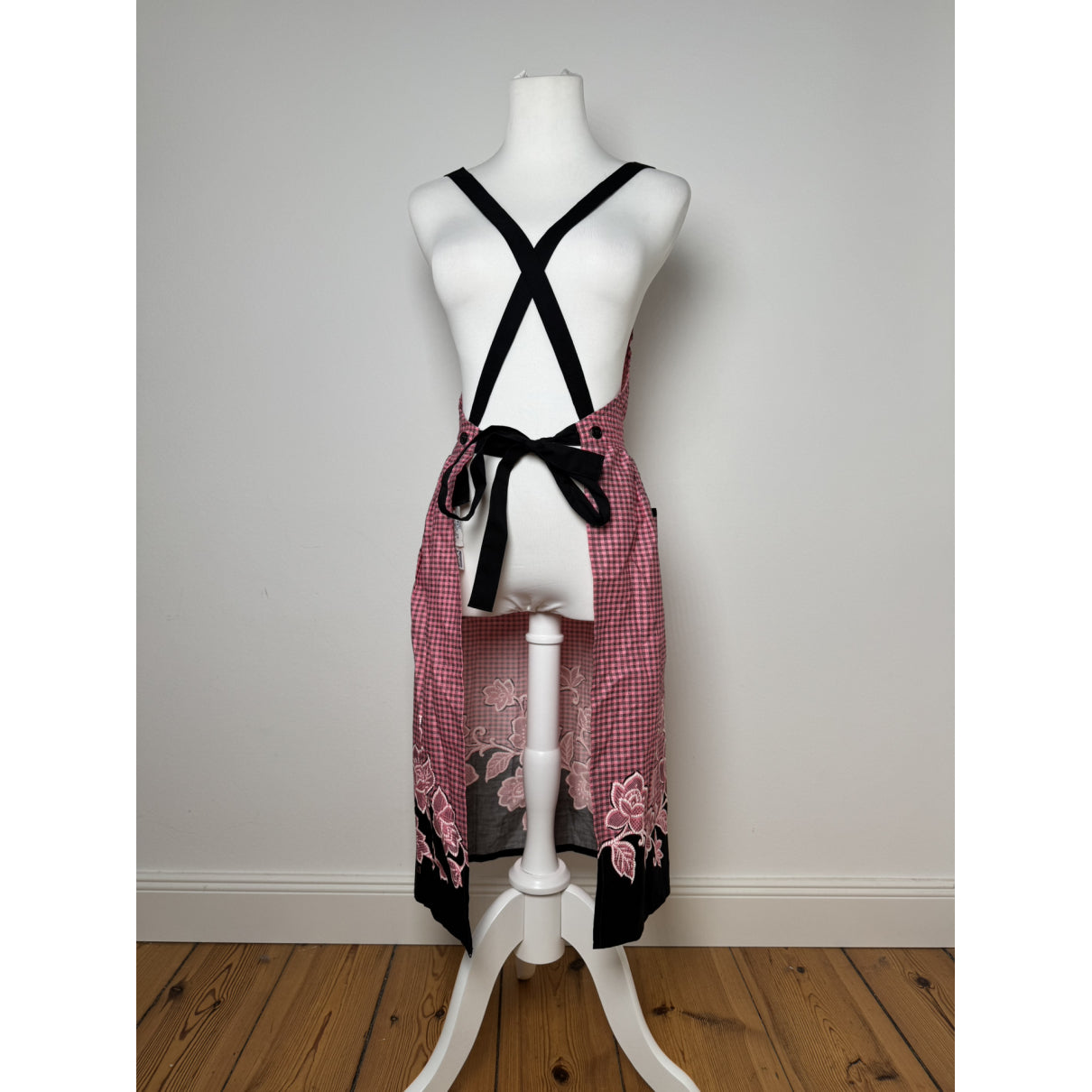 Yves Saint Laurent Dresse image 2