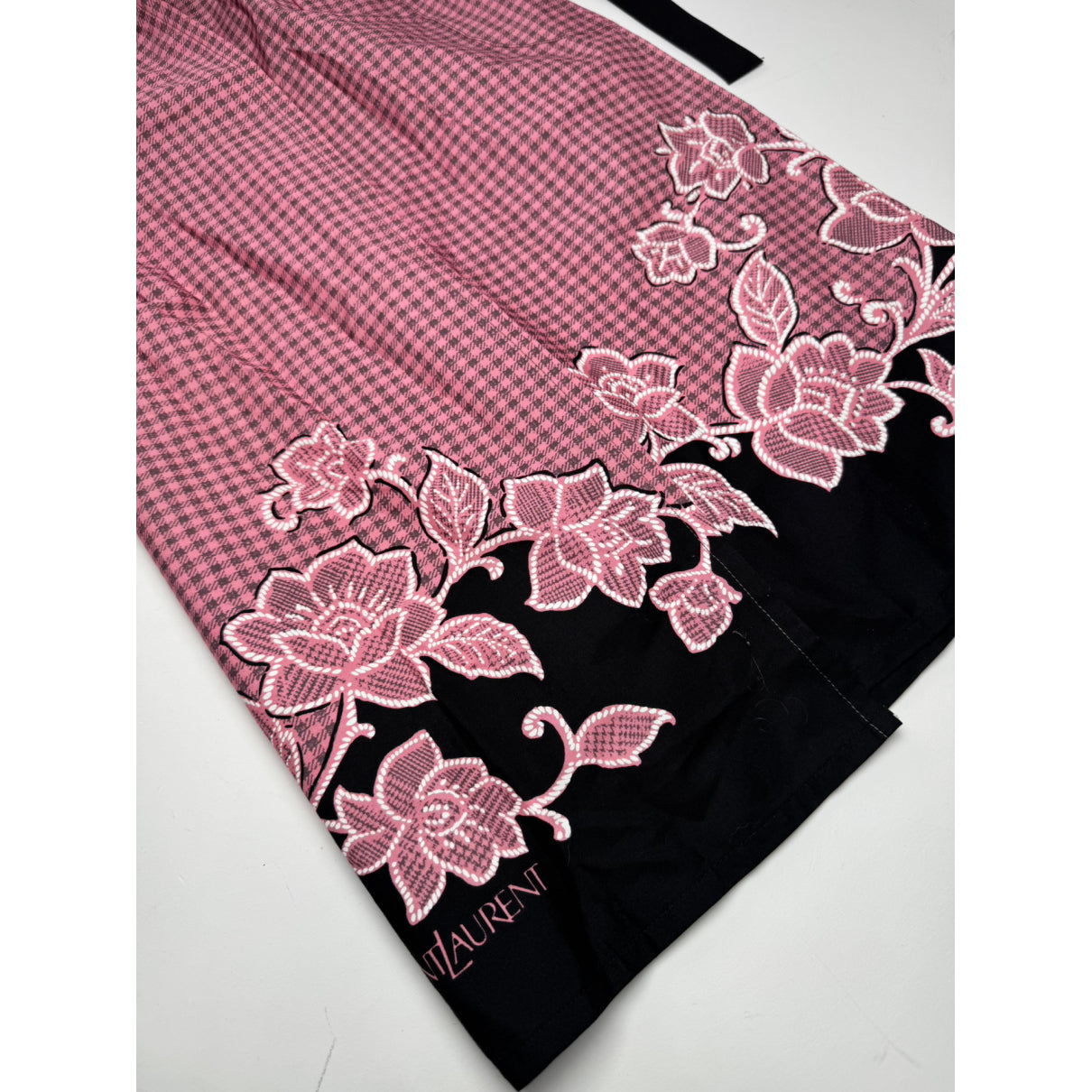 Yves Saint Laurent Dresse image 4