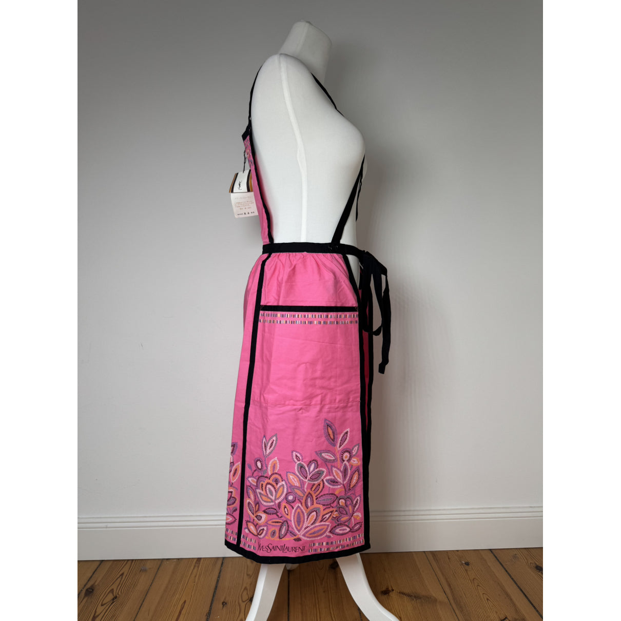 Yves Saint Laurent Dresse image 2