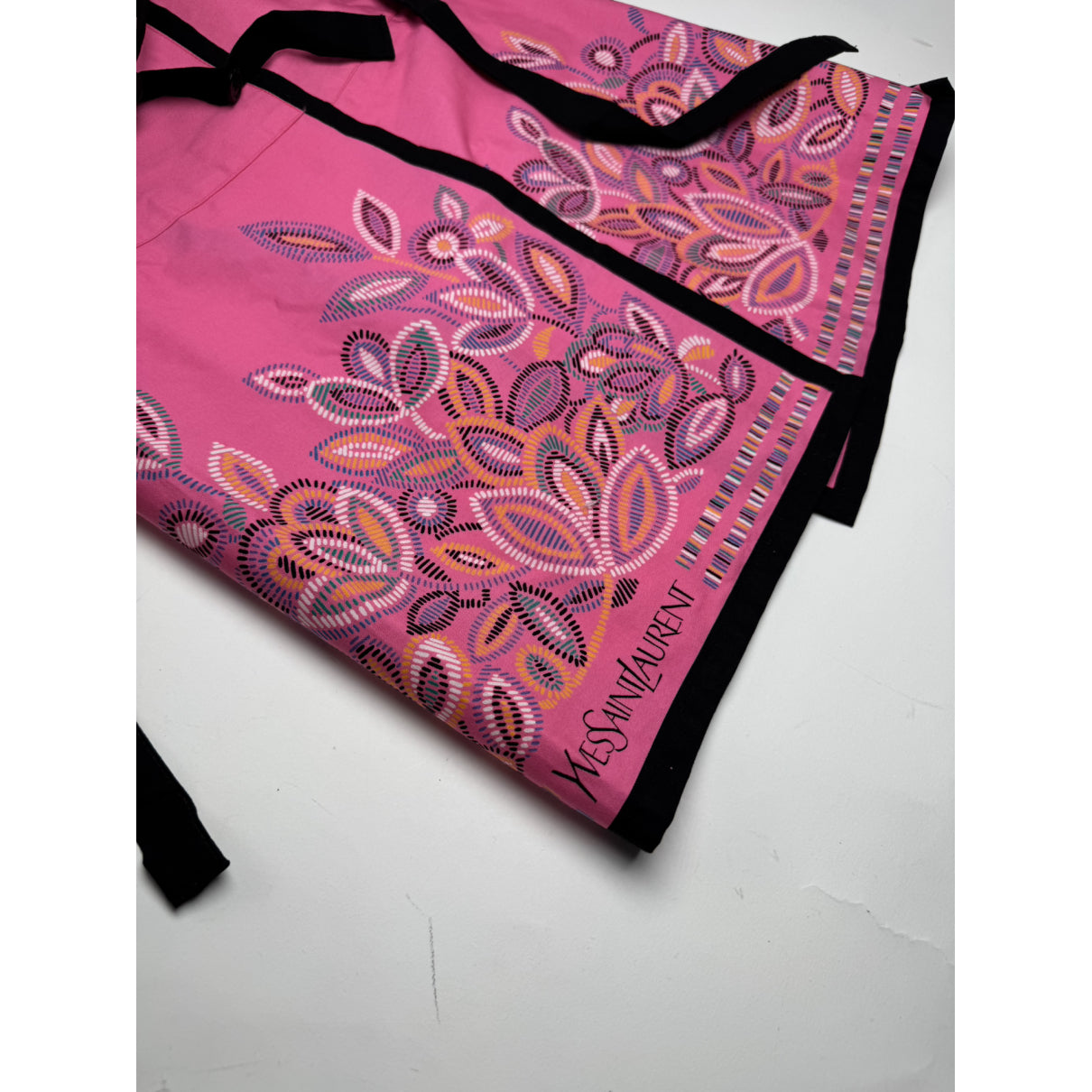 Yves Saint Laurent Dresse image 5