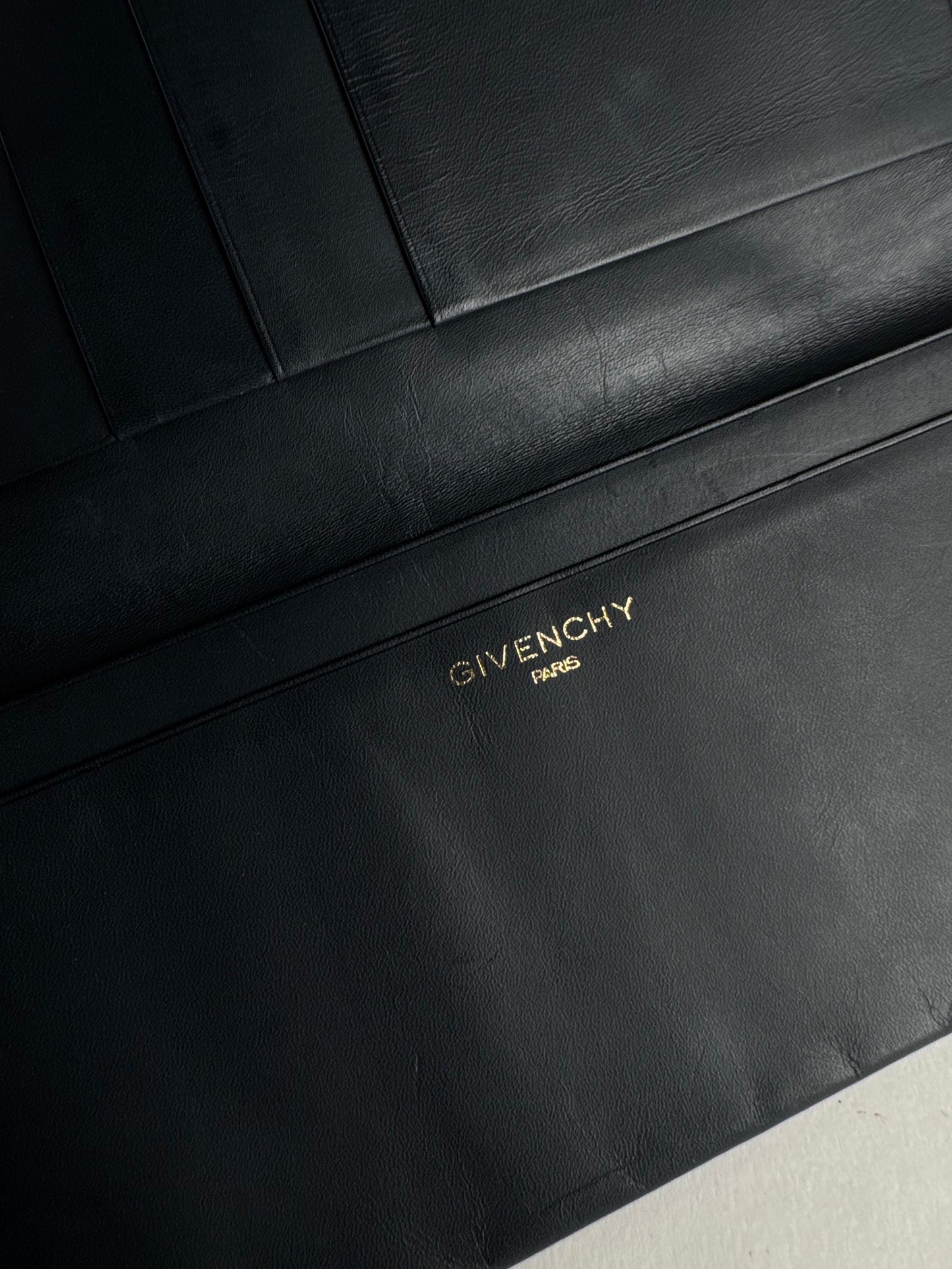 Porte-carte d'identité vintage en cuir Givenchy bleu marine