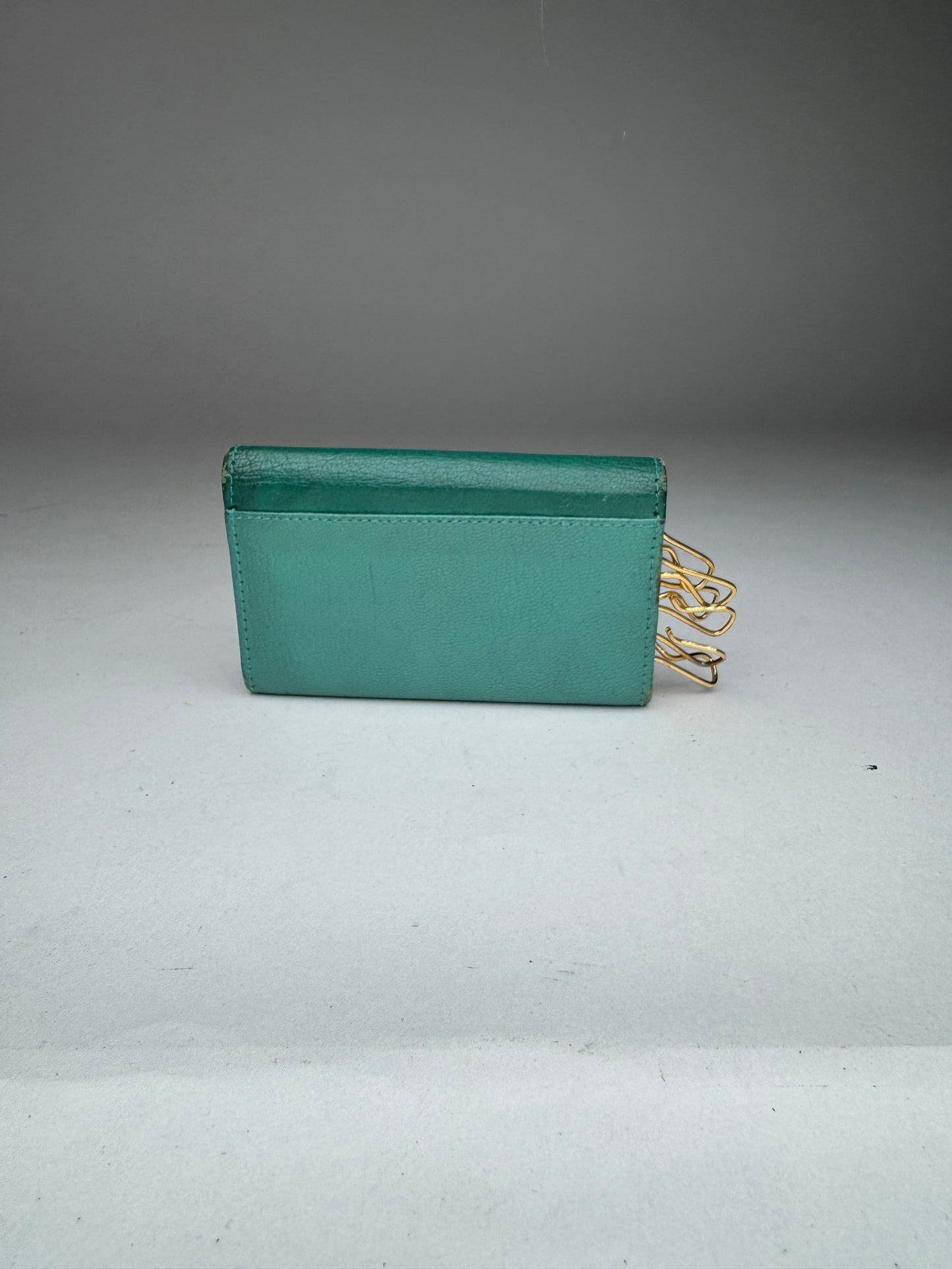 Porte-clés vintage en cuir vert Miu Miu