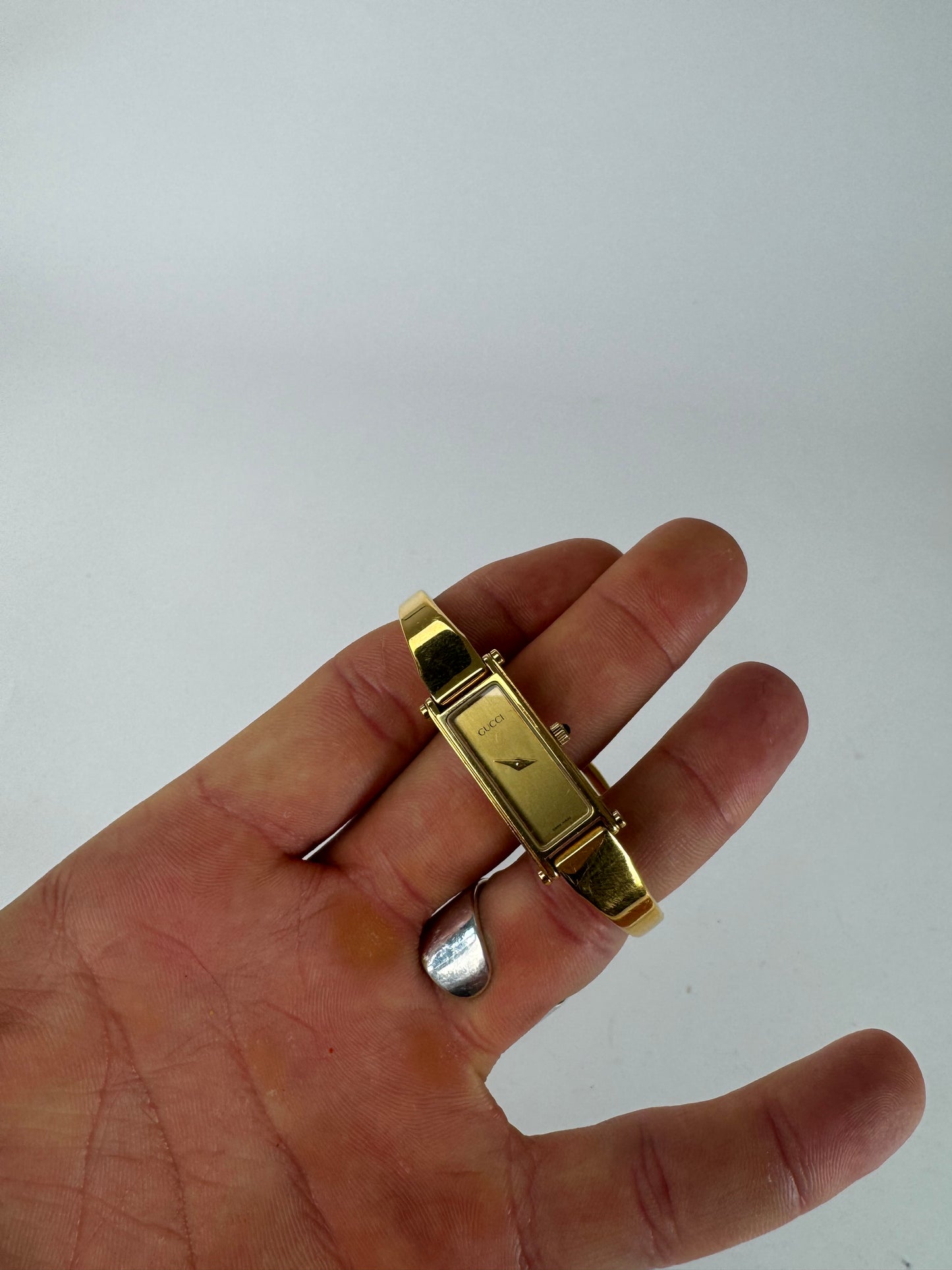 Montre Gucci vintage en acier avec mors de cheval doré