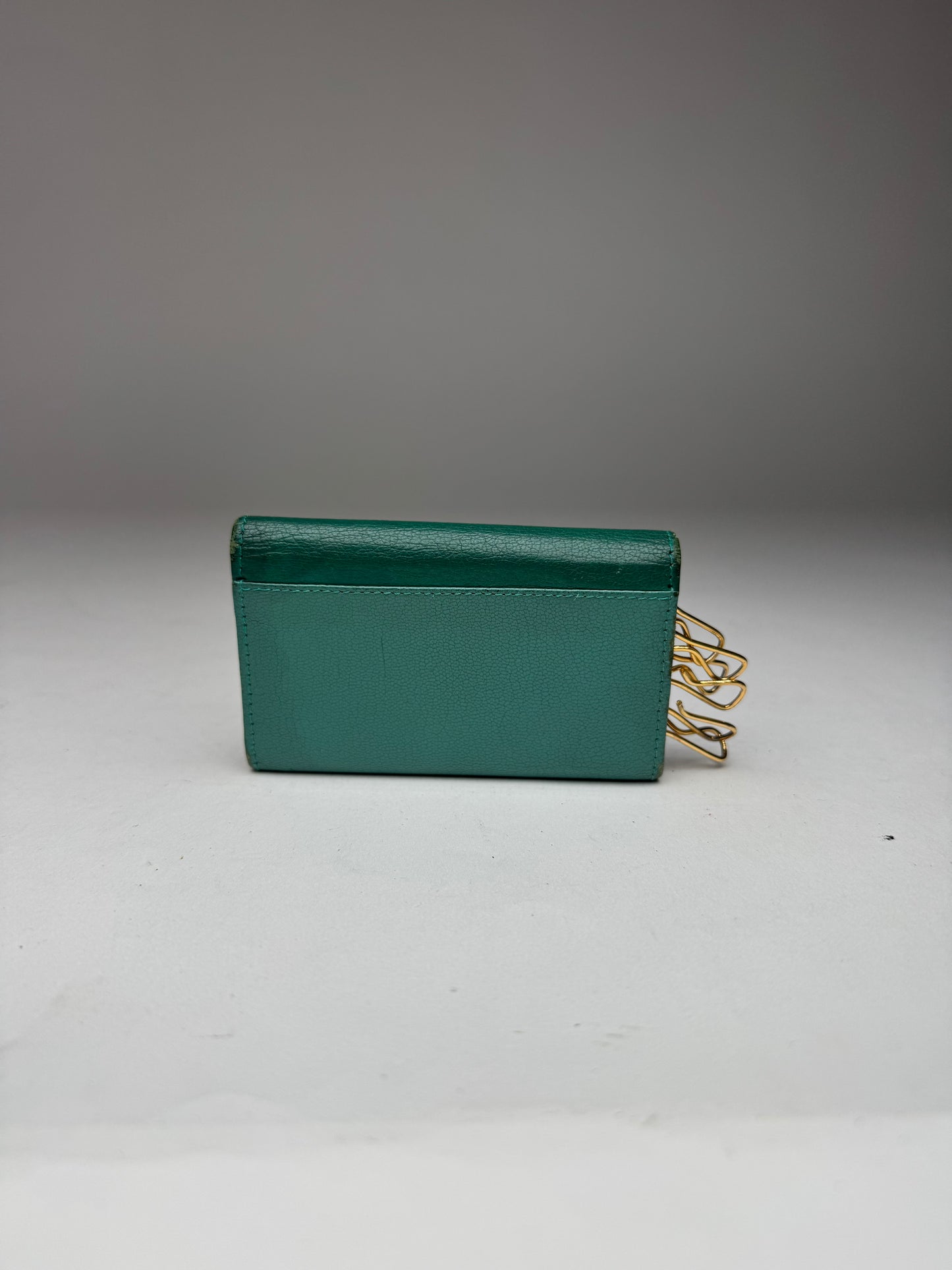 Porte-clés vintage en cuir vert Miu Miu