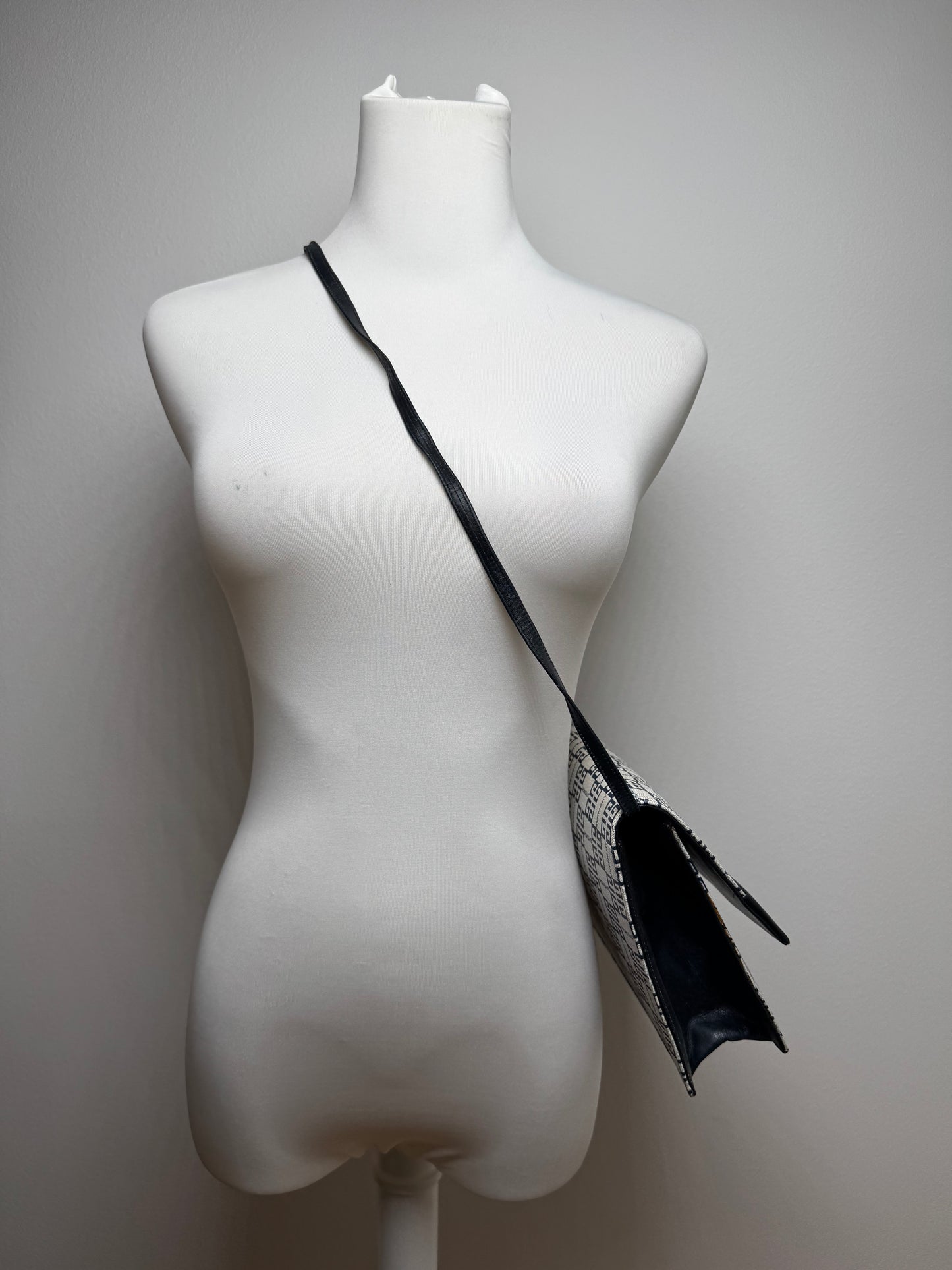 Vintage Givenchy 4G Monogramm Leather Bag White Navy Black