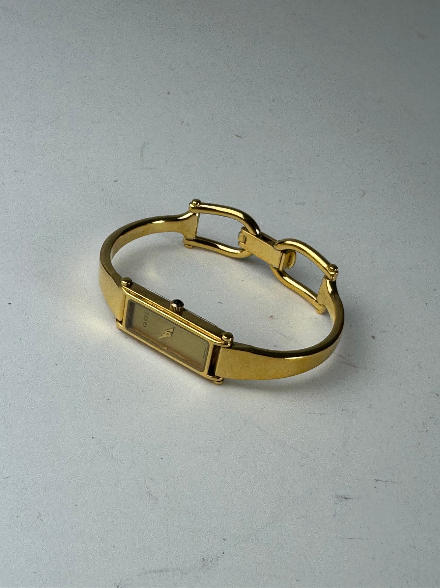 Montre Gucci vintage en acier avec mors de cheval doré