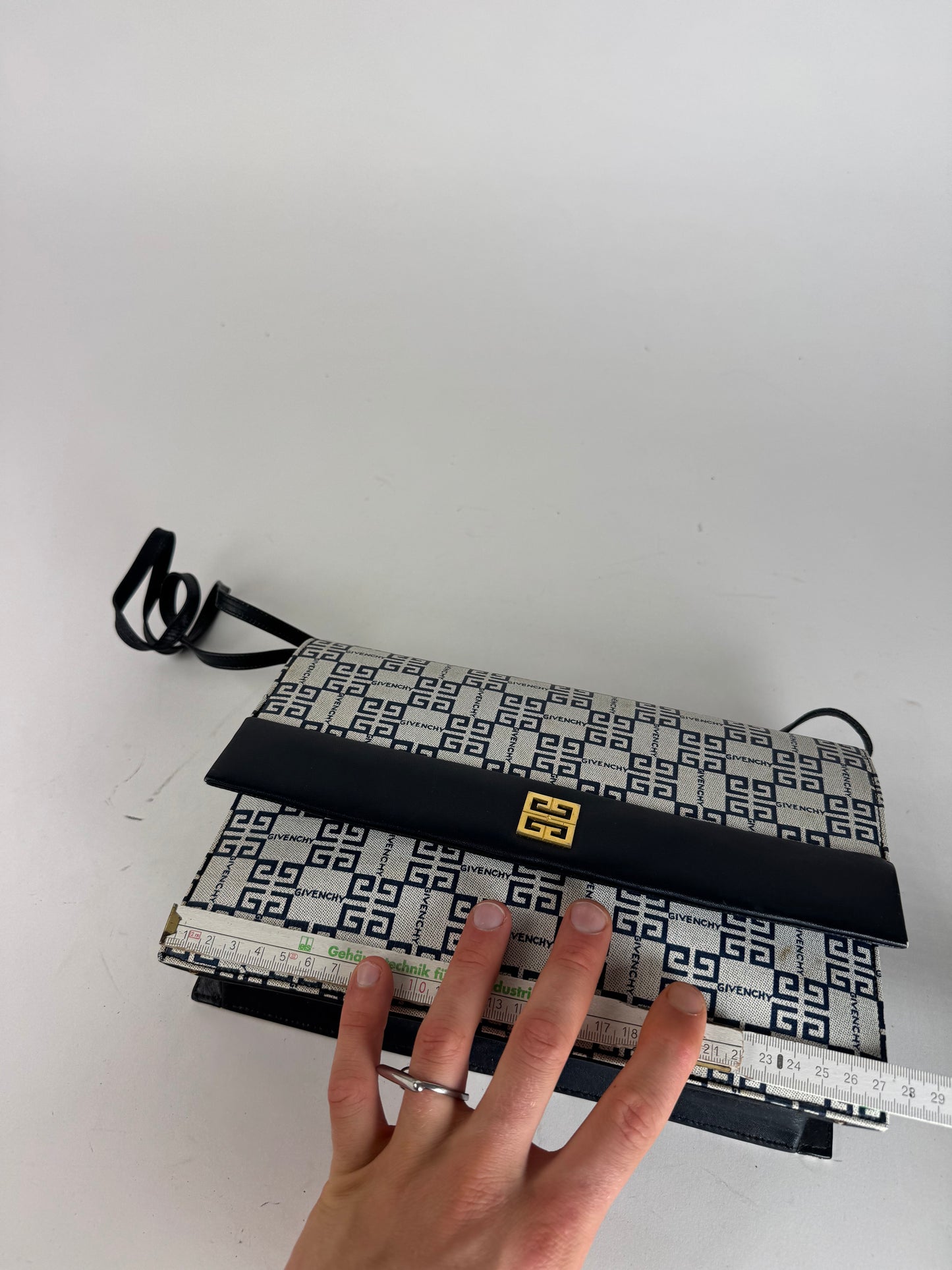 Vintage Givenchy 4G Monogramm Leather Bag White Navy Black