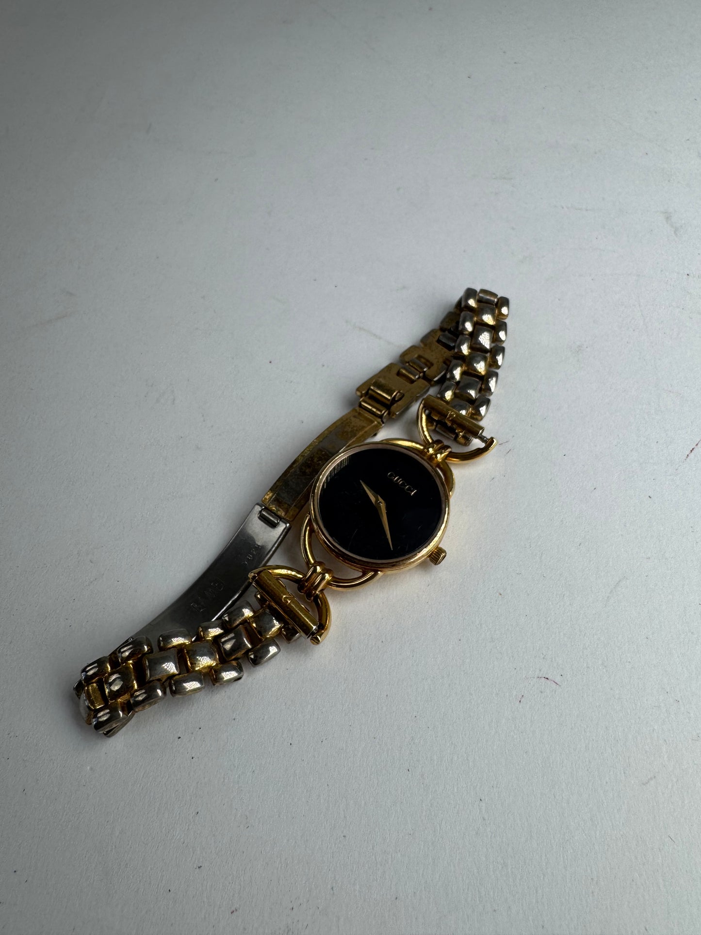 Montre Gucci vintage à quartz en acier avec mors doré