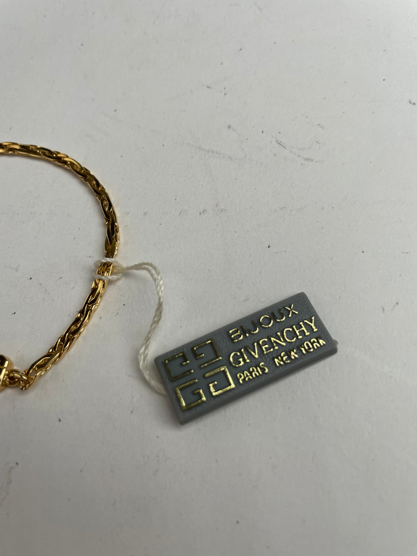 Bracelet vintage Givenchy en acier doré neuf