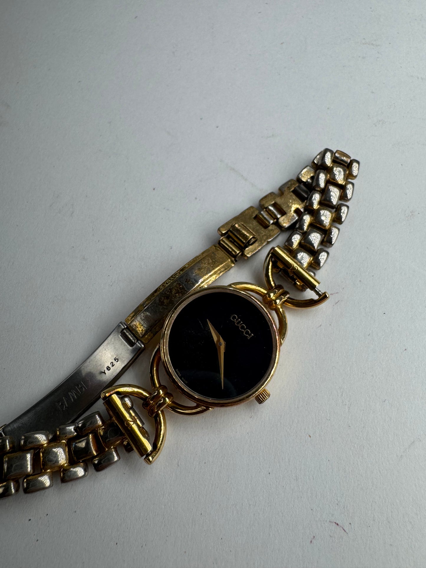 Montre Gucci vintage à quartz en acier avec mors doré