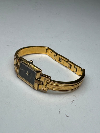 Montre vintage Givenchy en acier à quartz doré Millesime