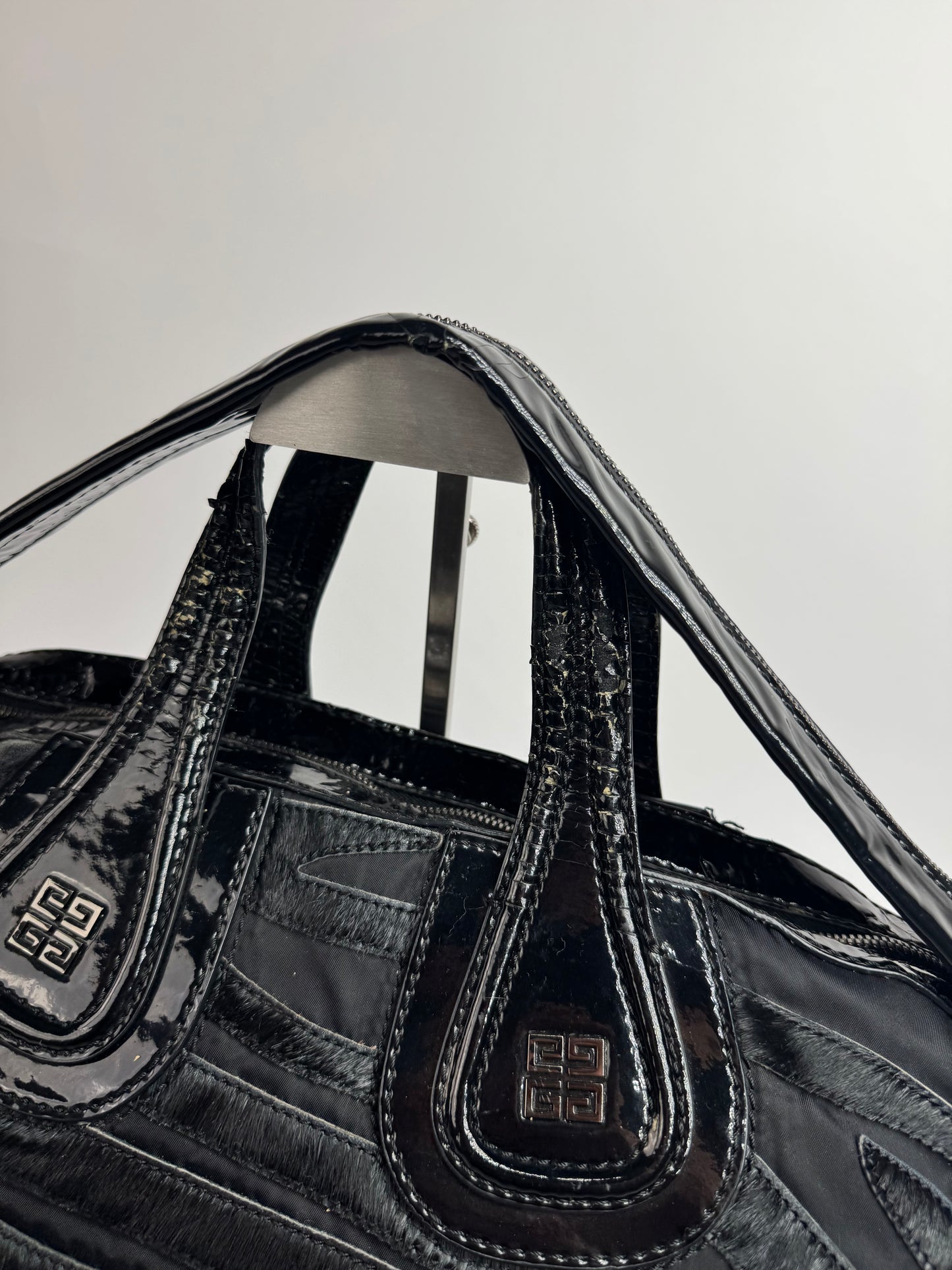 Sac vintage en cuir verni et fourrure Nightindale de Givenchy, noir