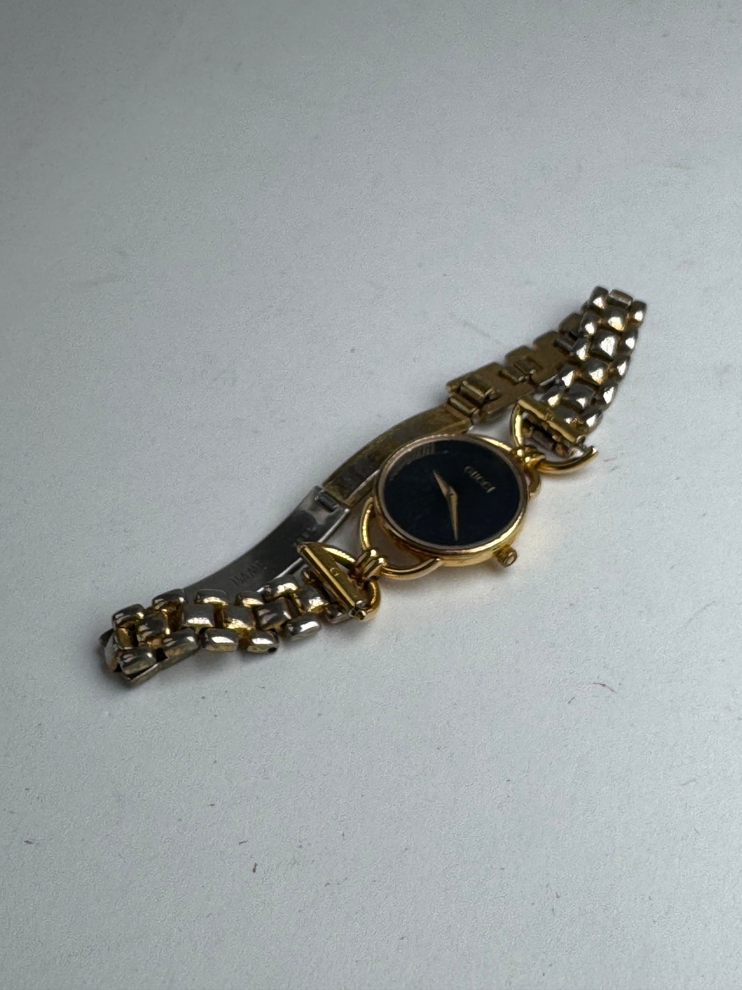 Montre Gucci vintage à quartz en acier avec mors doré