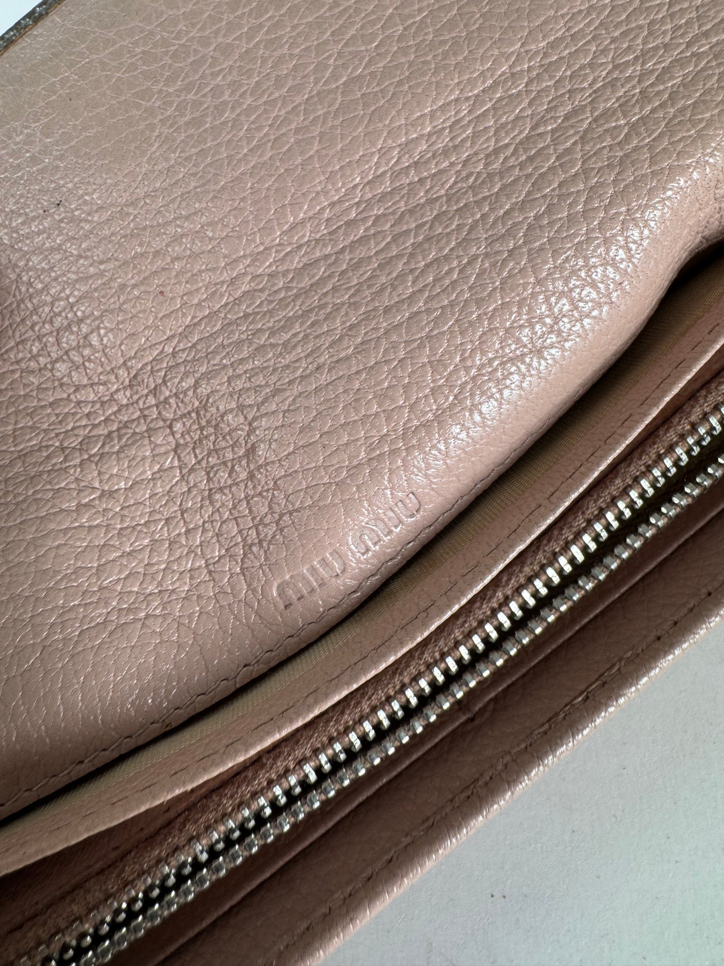 Portefeuille vintage en cuir Miu Miu beige argenté