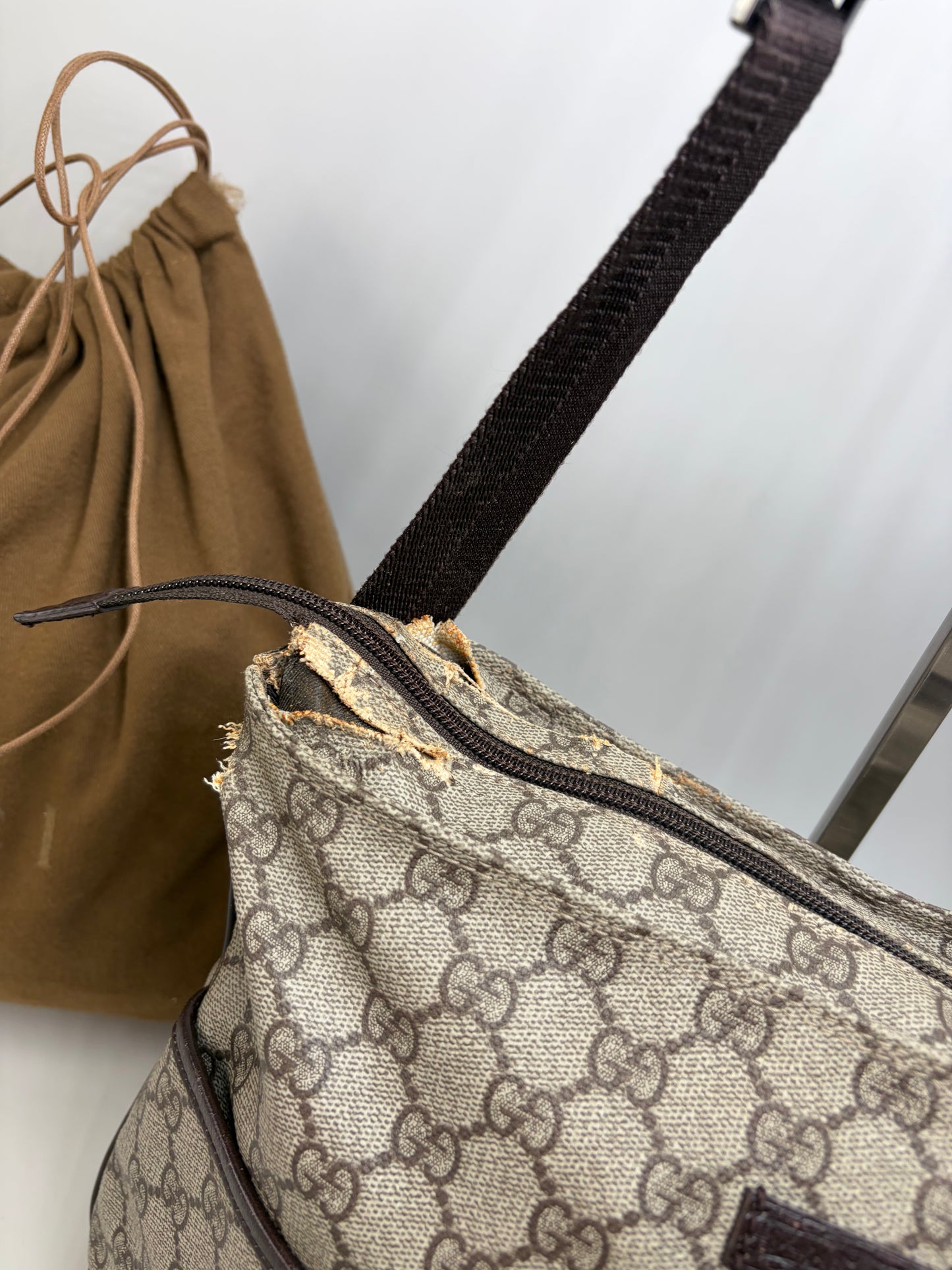 Vintage Gucci GG Supreme Shoulder Bag Beige Brown