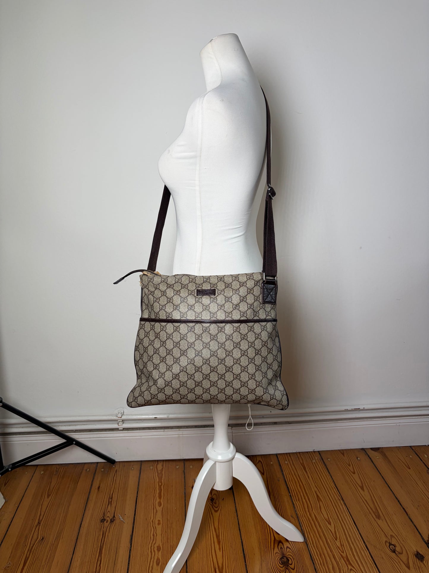 Vintage Gucci GG Supreme Shoulder Bag Beige Brown