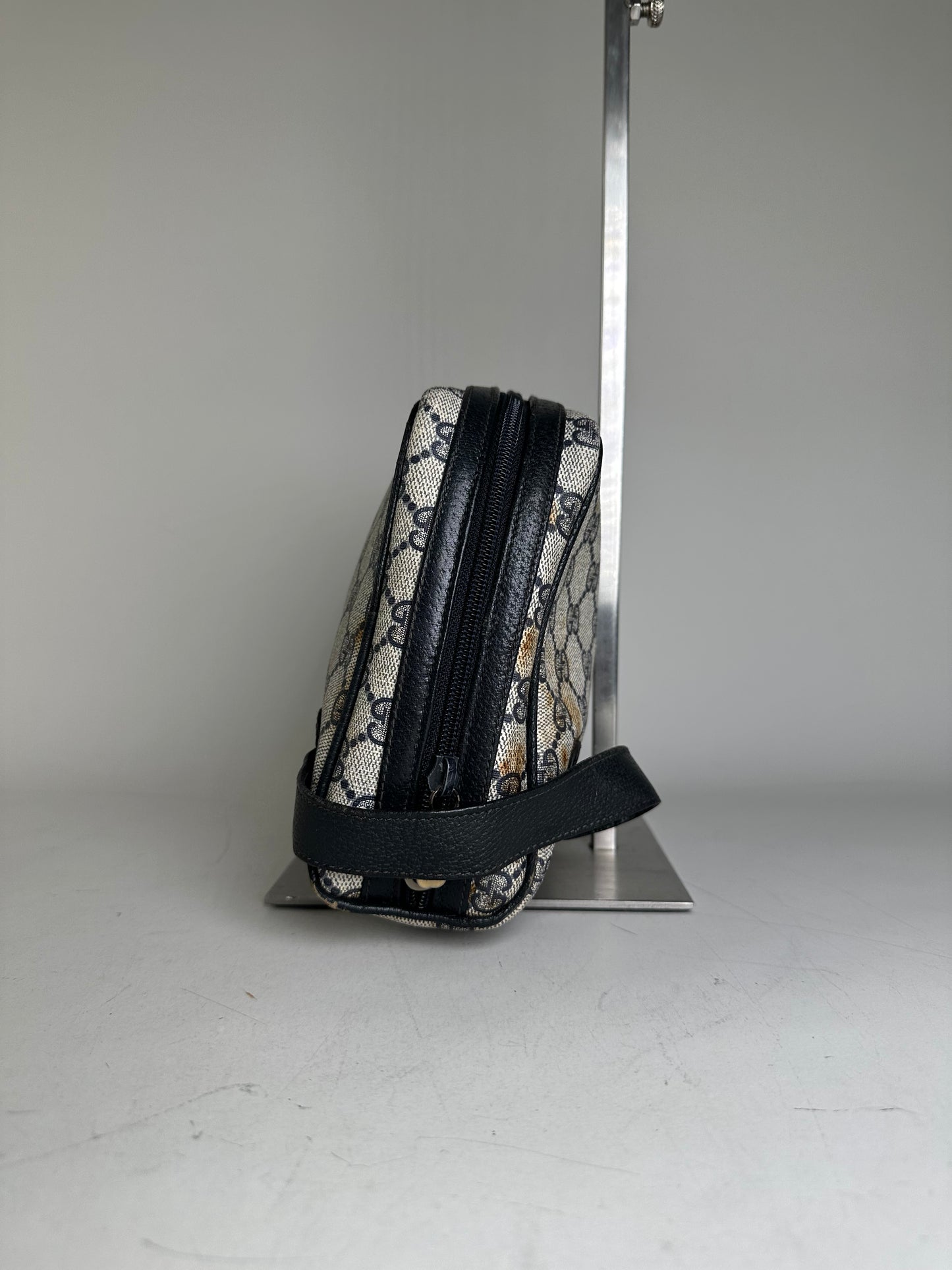 Vintage Gucci GG Supreme Cosmetic Case Beige Navy