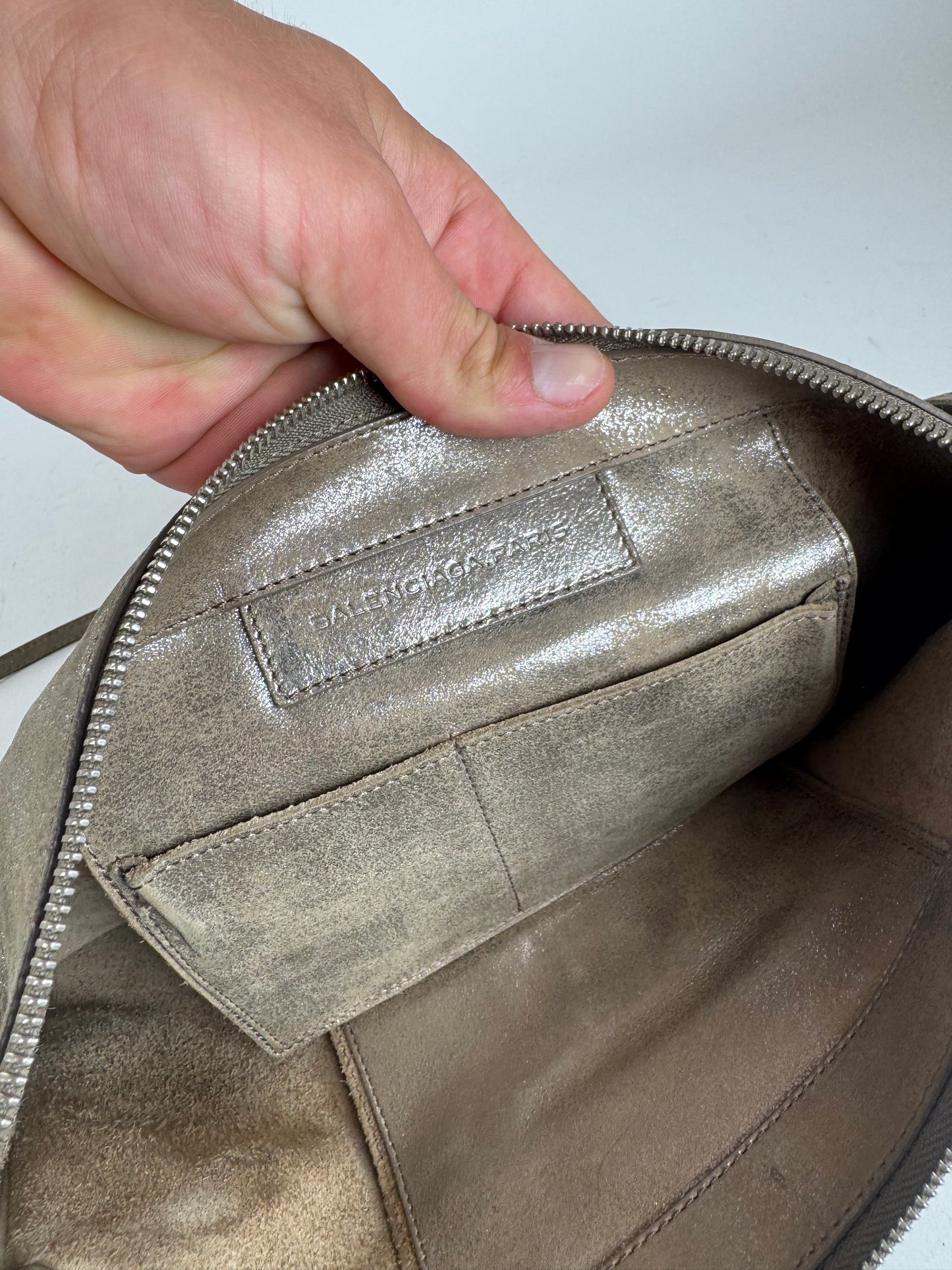 Sac de ville Balenciaga vintage en cuir gris argenté