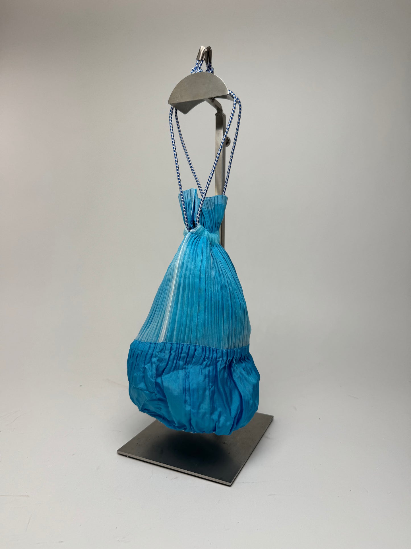 Sac plissé vintage Issey Miyake bleu