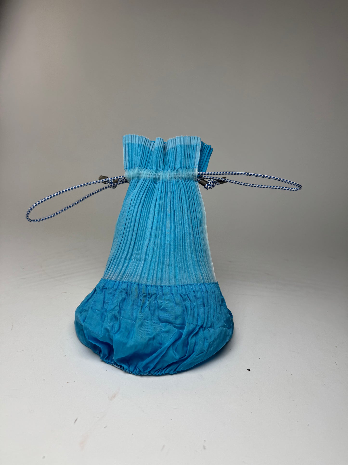 Sac plissé vintage Issey Miyake bleu