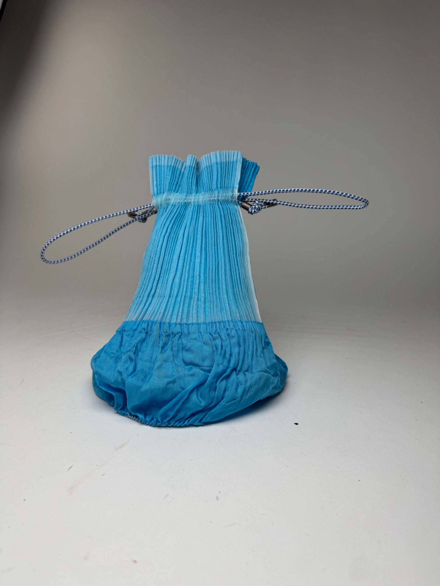 Sac plissé vintage Issey Miyake bleu