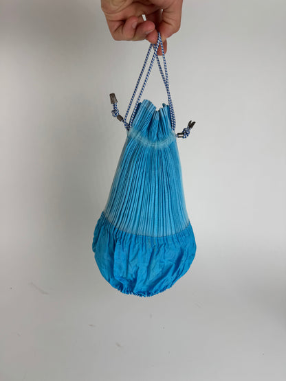 Sac plissé vintage Issey Miyake bleu