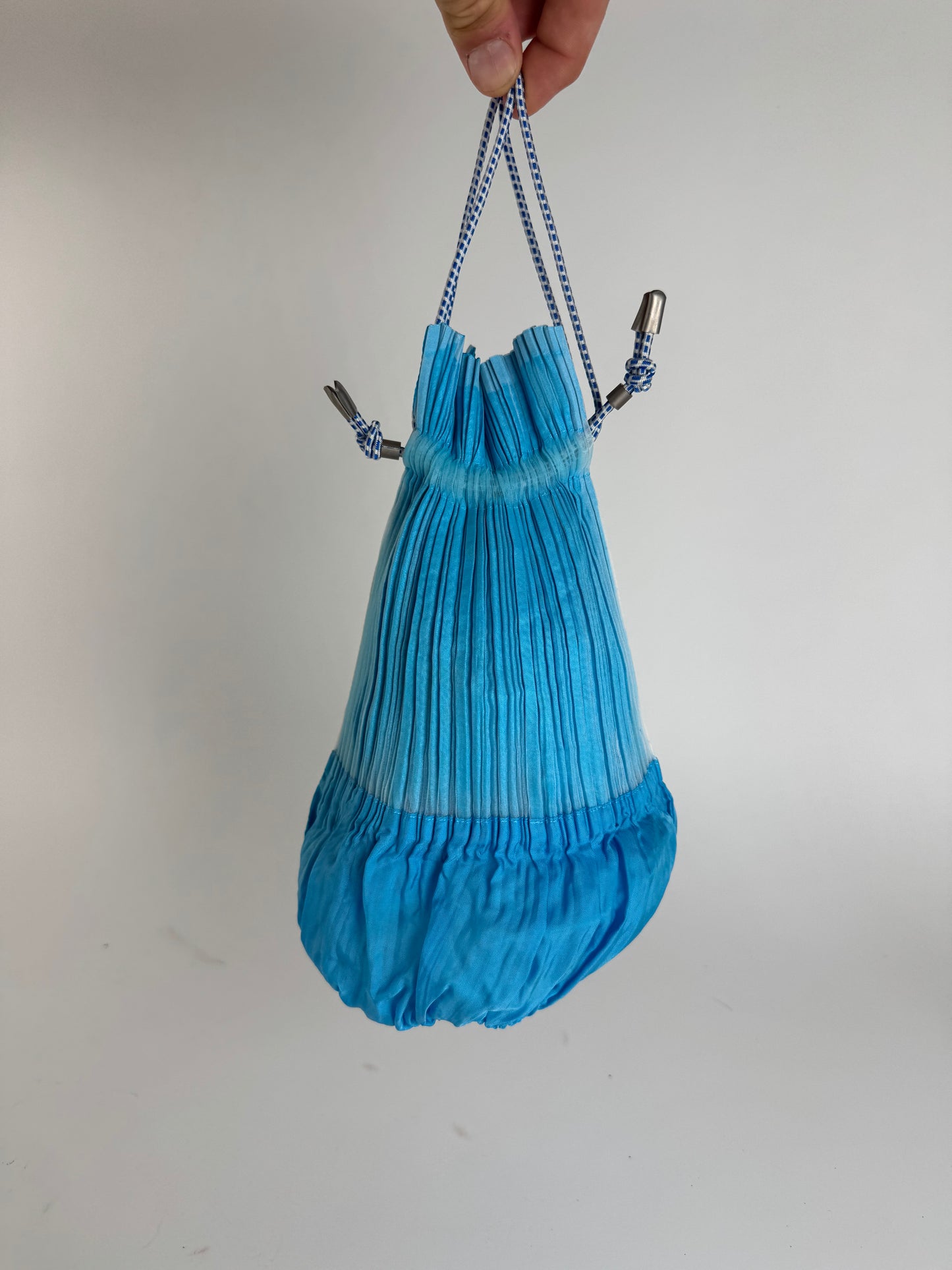 Sac plissé vintage Issey Miyake bleu