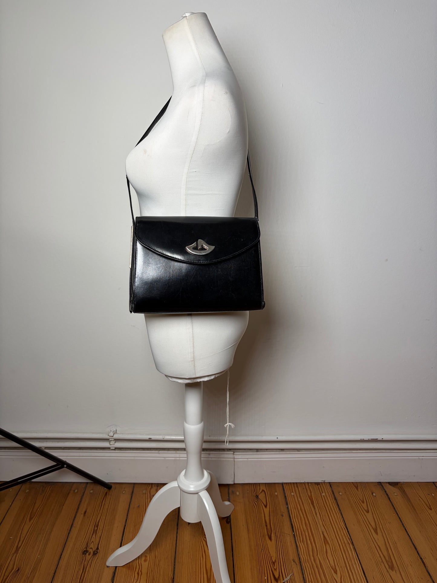 Vintage Gucci Leather Shoulder Bag Black Silver Clasp