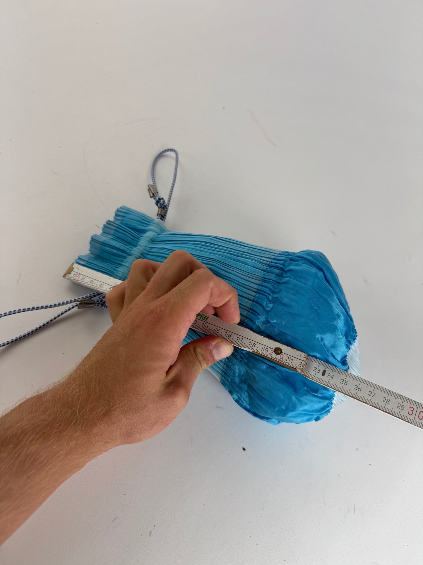 Sac plissé vintage Issey Miyake bleu