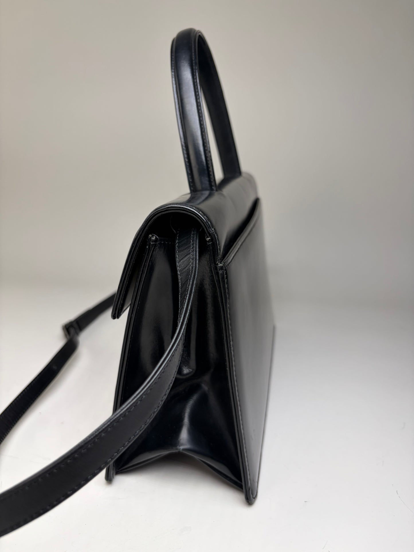 Vintage Givenchy G Logo Smooth Leather Bag Black Gold