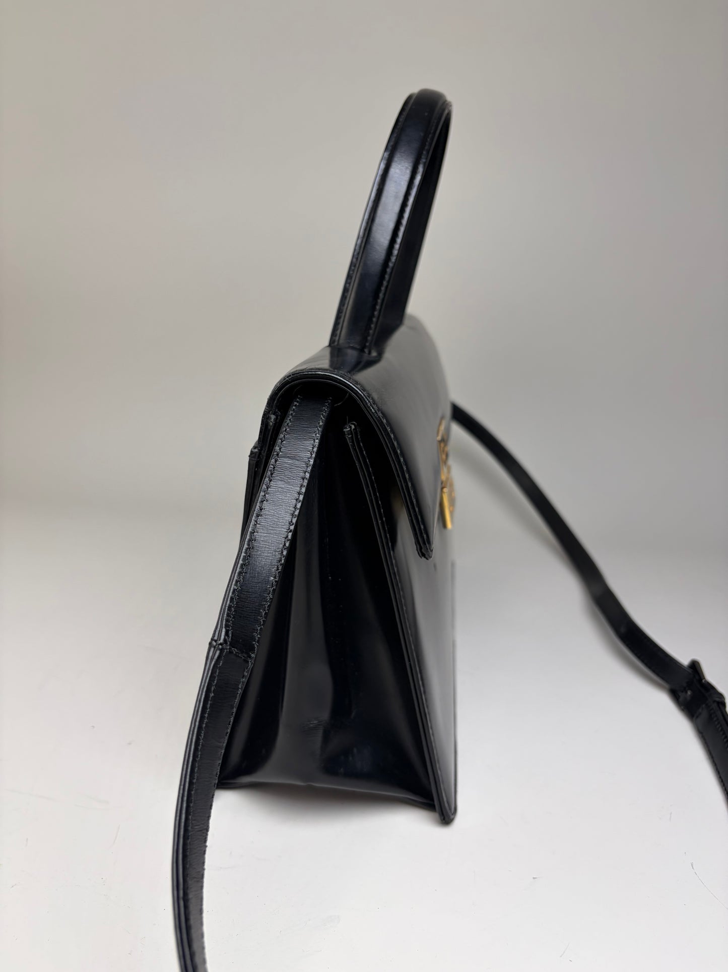 Vintage Givenchy G Logo Smooth Leather Bag Black Gold