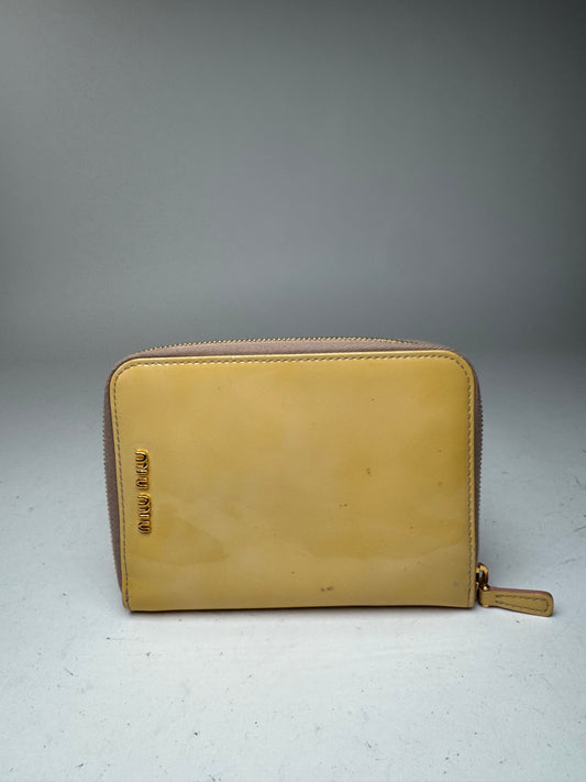 Organiseur vintage Miu Miu en cuir verni jaune