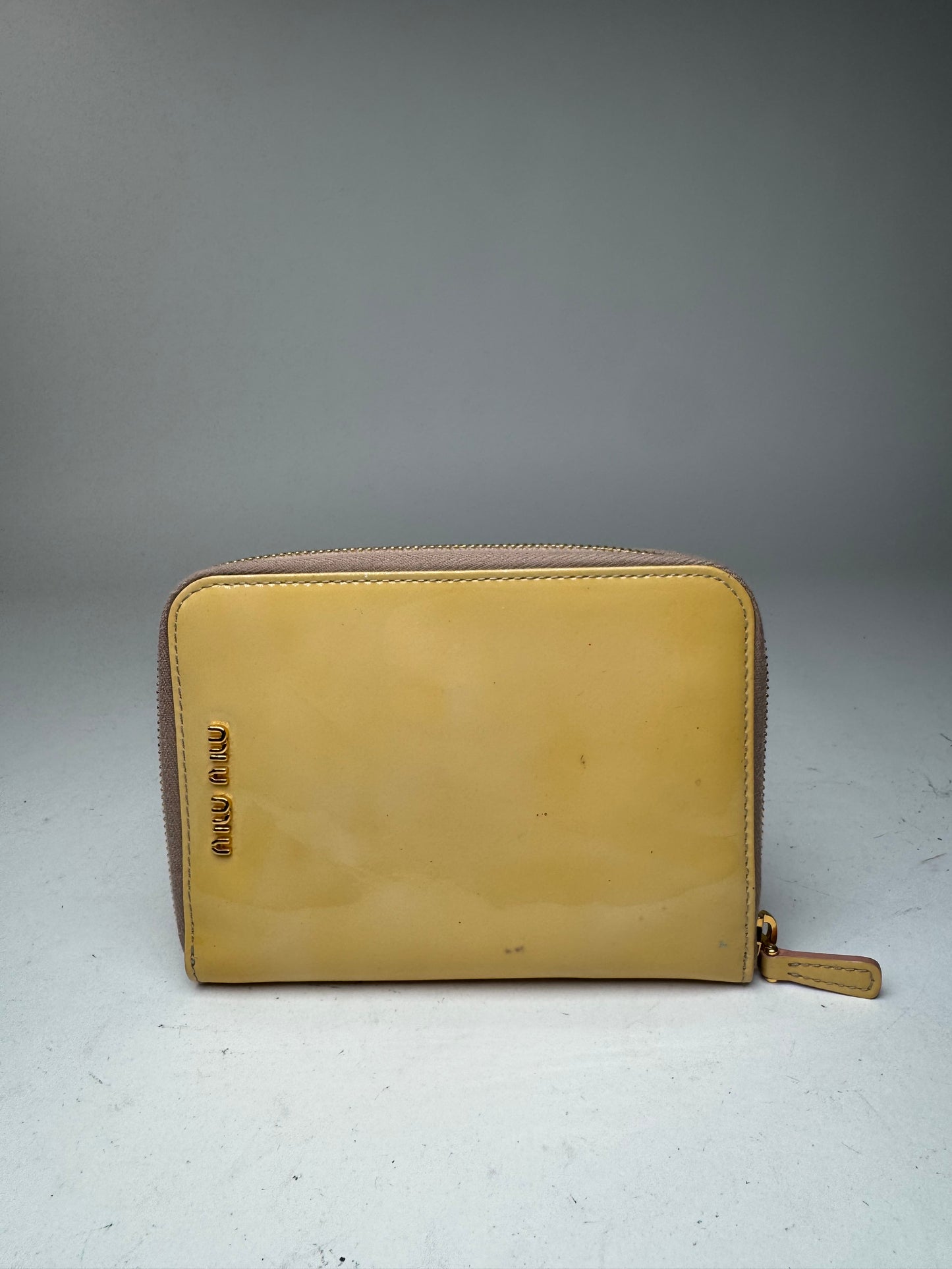 Organiseur vintage Miu Miu en cuir verni jaune