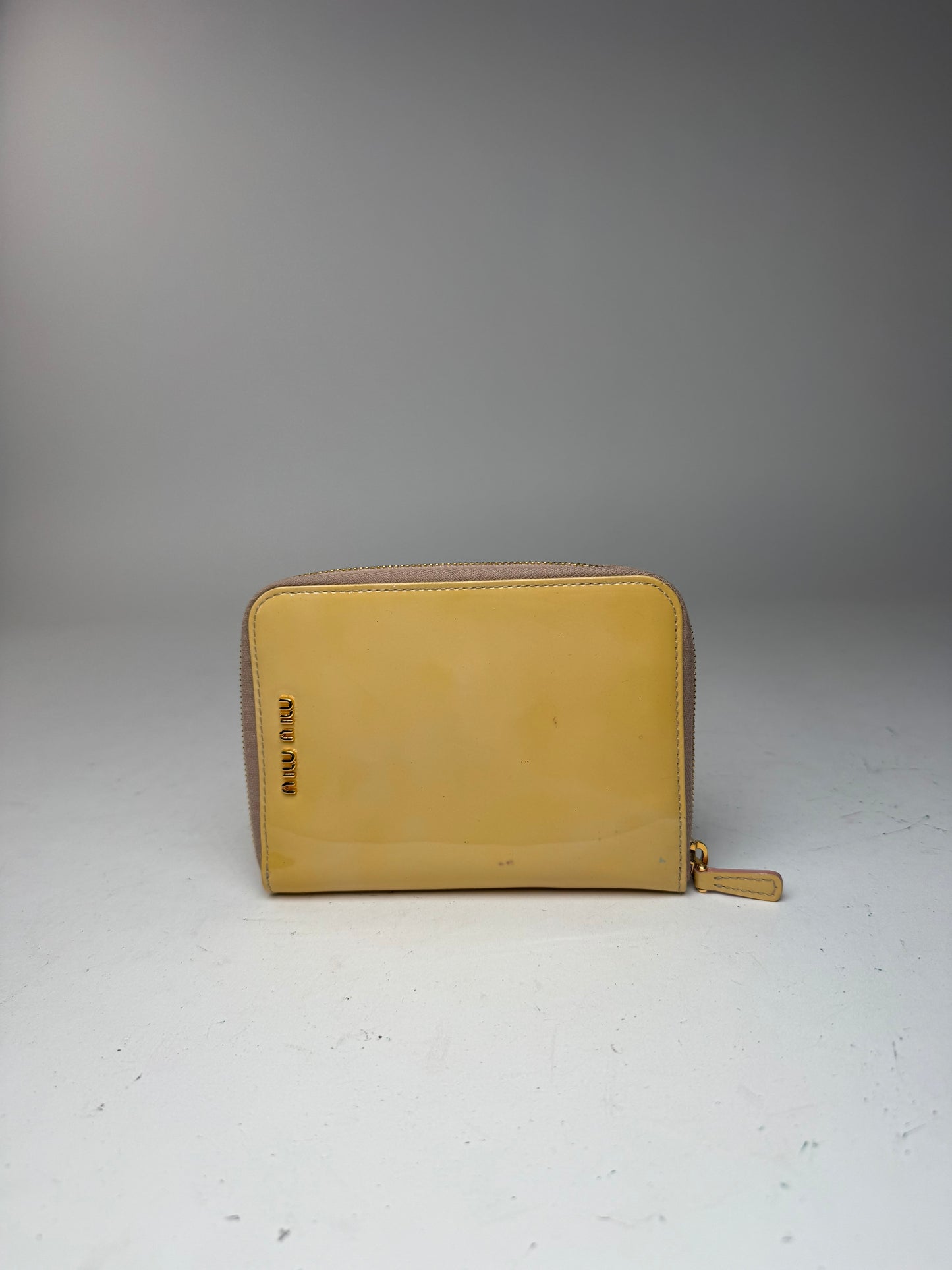 Organiseur vintage Miu Miu en cuir verni jaune