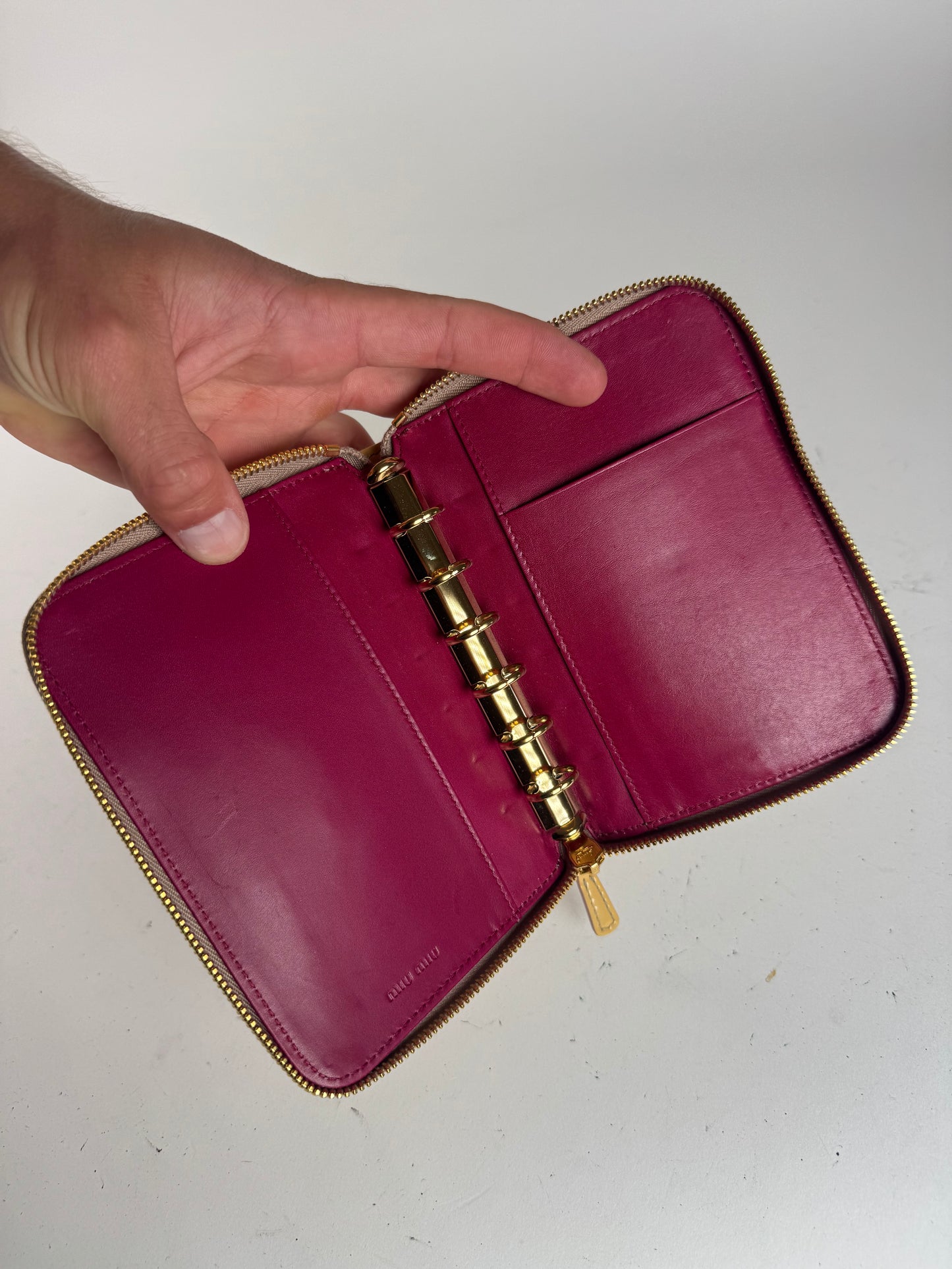 Organiseur vintage Miu Miu en cuir verni jaune