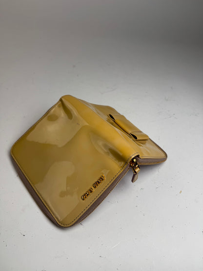 Organiseur vintage Miu Miu en cuir verni jaune