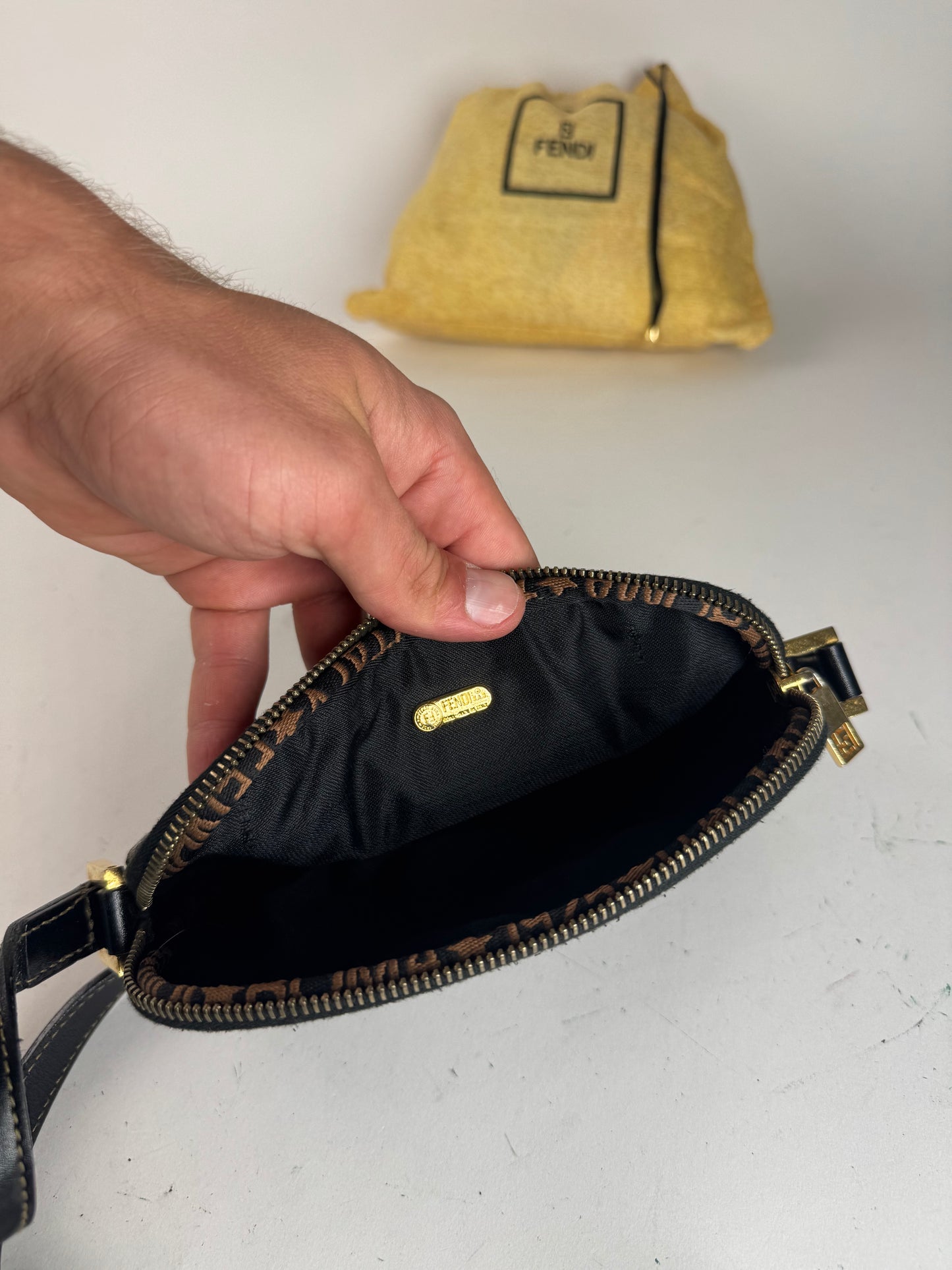 Sac bandoulière vintage Fendi Roma en cuir rayé noir marron