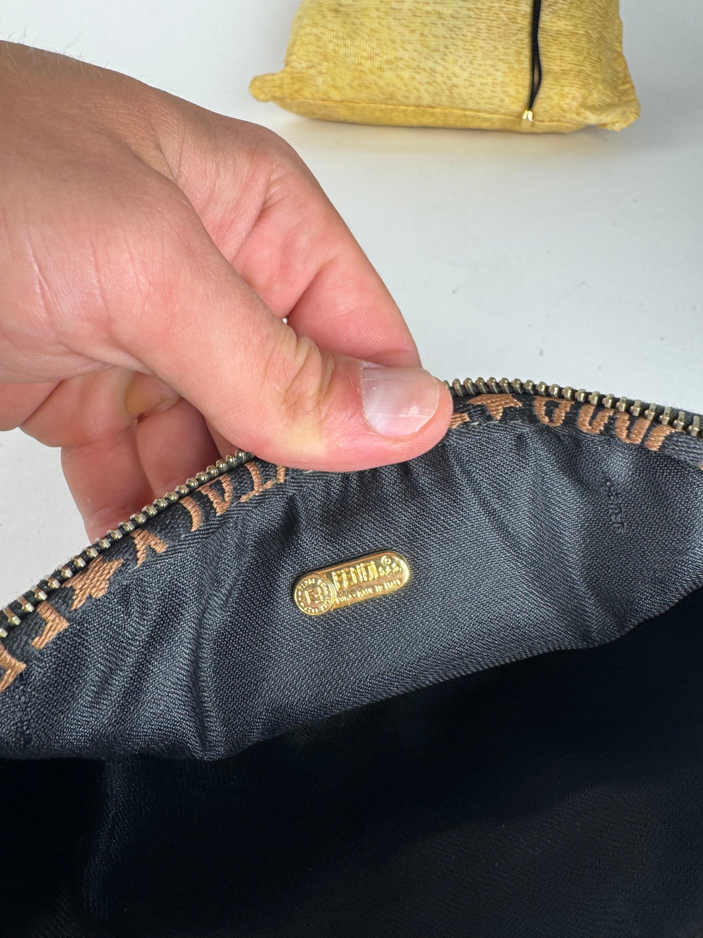 Sac bandoulière vintage Fendi Roma en cuir rayé noir marron