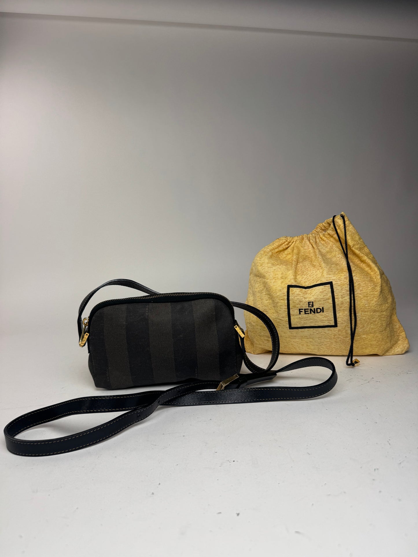 Sac bandoulière vintage Fendi Roma en cuir rayé noir marron