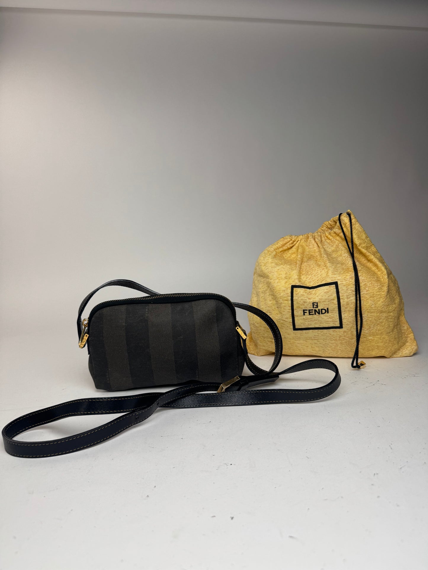 Sac bandoulière vintage Fendi Roma en cuir rayé noir marron