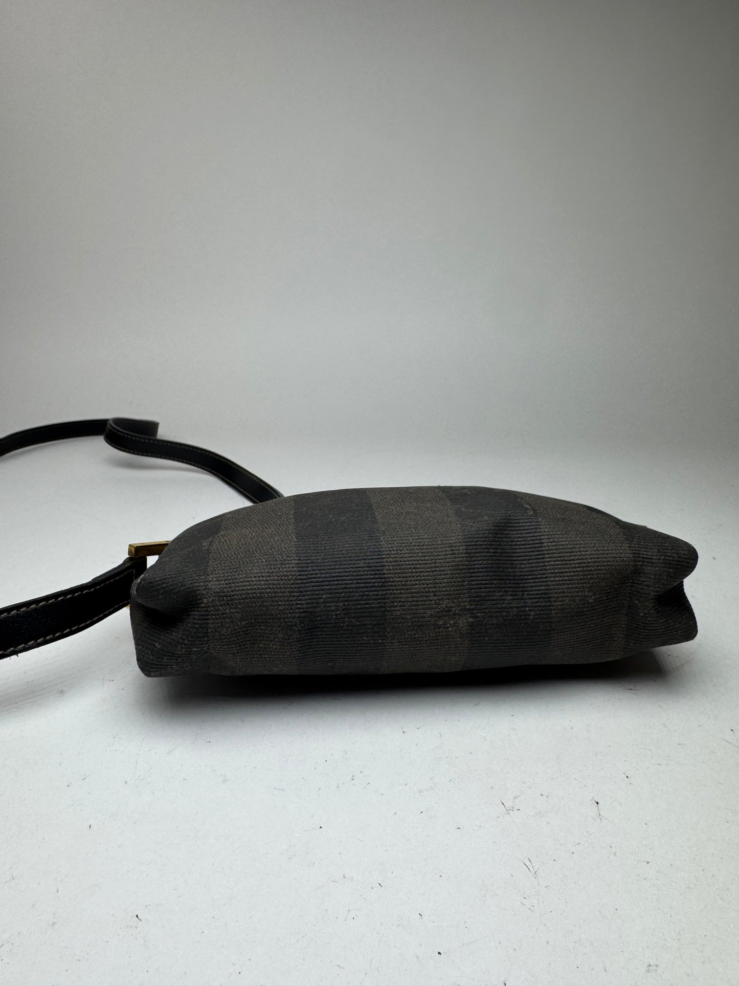 Sac bandoulière vintage Fendi Roma en cuir rayé noir marron