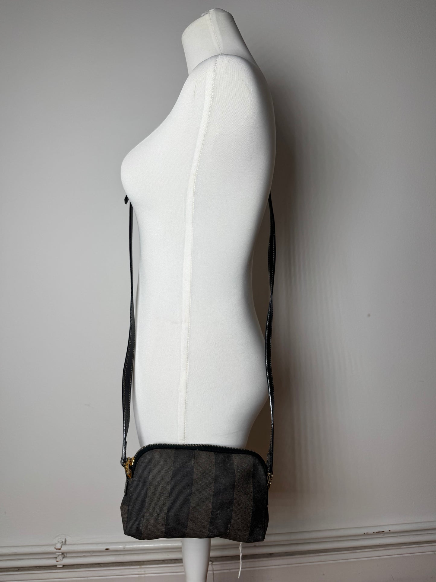 Sac bandoulière vintage Fendi Roma en cuir rayé noir marron