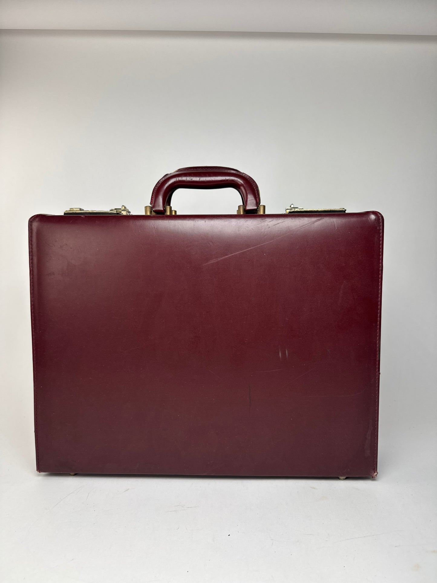 Valise vintage Cartier en cuir bordeaux