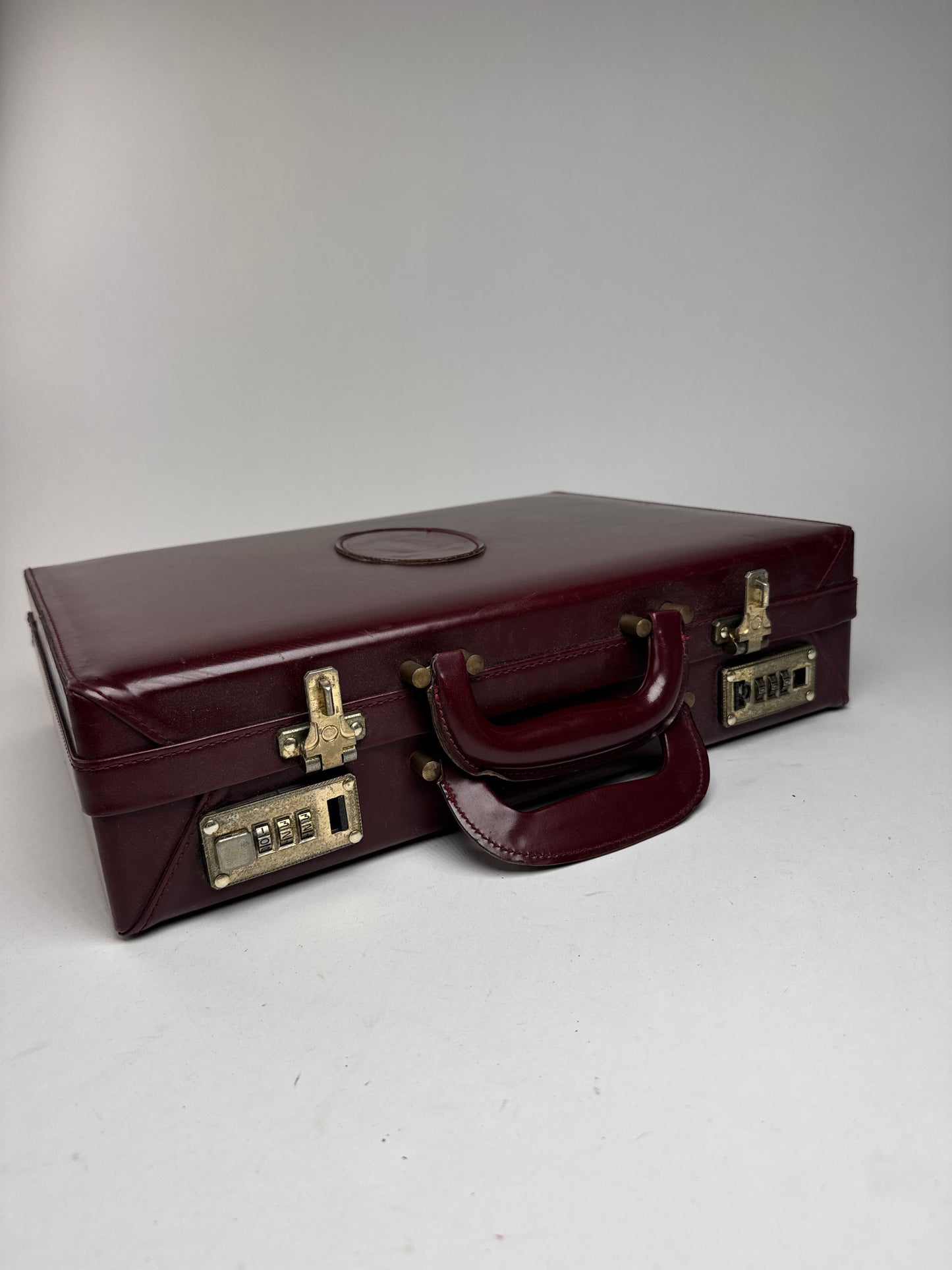 Valise vintage Cartier en cuir bordeaux
