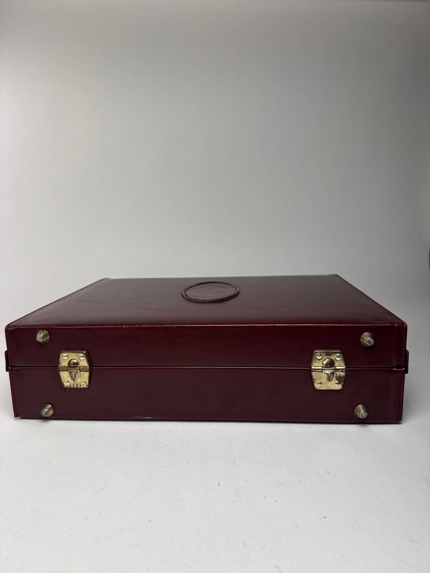 Valise vintage Cartier en cuir bordeaux