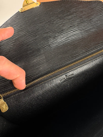 Pochette vintage Louis Vuitton en cuir EPI noir